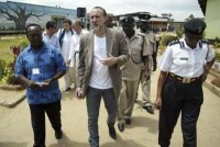 Pese a sus problemas financieros y legales el actor se encuentra en Kenya como parte de su trabajo como Embajador de Buena Voluntad para la ONU